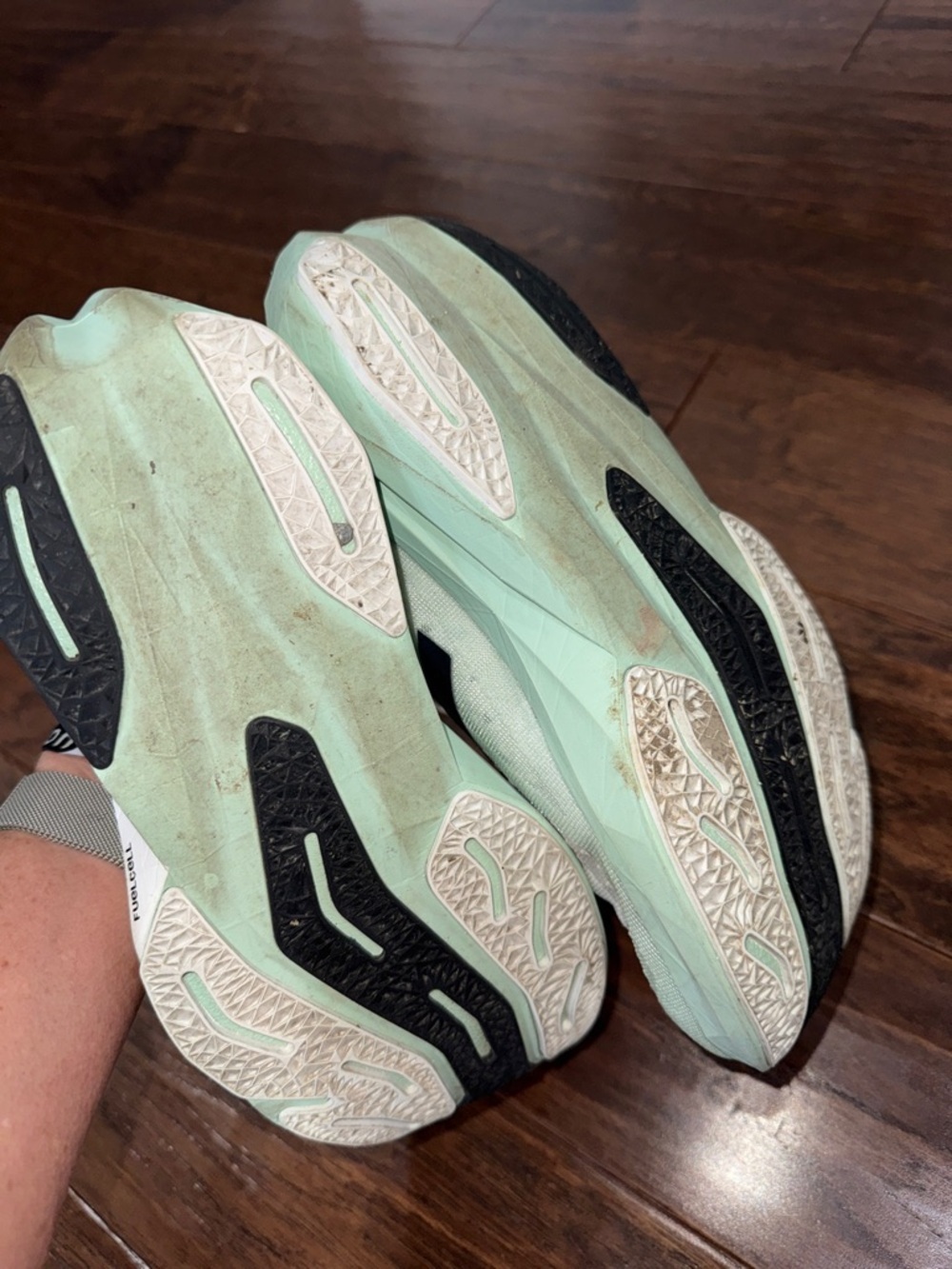 New Balance Women's Mint Green Athletic Running Shoes - Picture 7 of 7